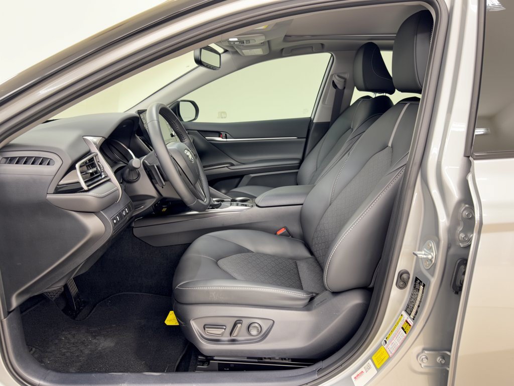 Used 2024 Toyota Camry XSE FWD image 5