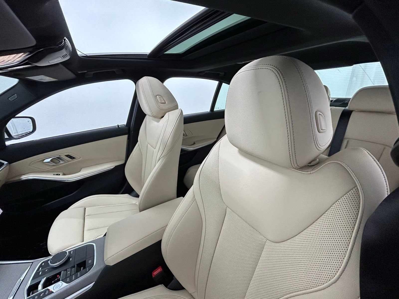 Used 2026 BMW 330i xDrive Sedan w/ Premium Package image 30