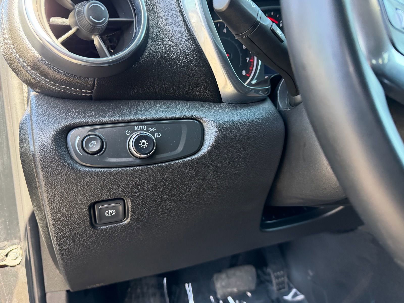 Used 2024 Chevrolet Blazer LT FWD image 26