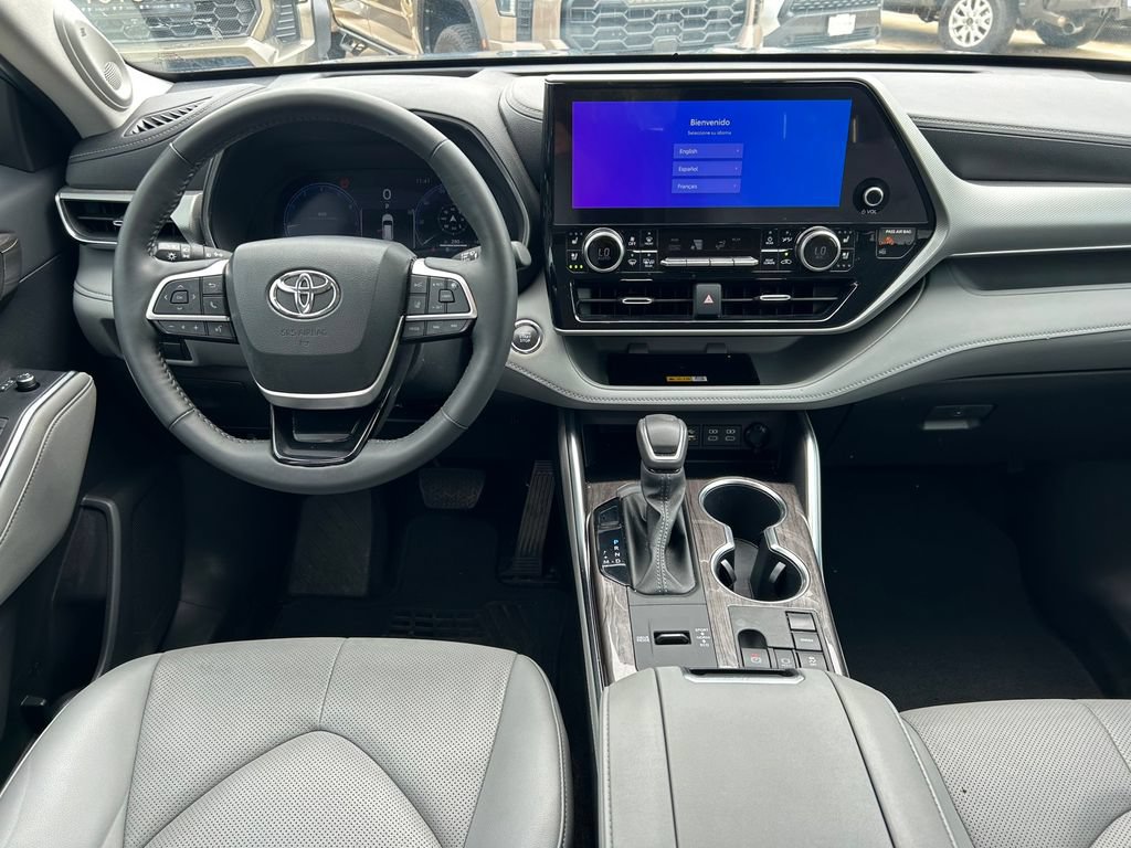 Used 2023 Toyota Highlander Platinum FWD image 19