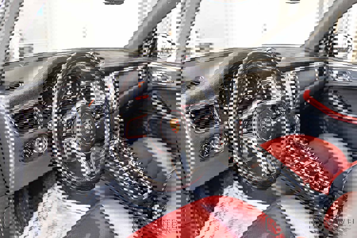 Used 2018 Porsche Macan GTS w/ Premium Package Plus image 20