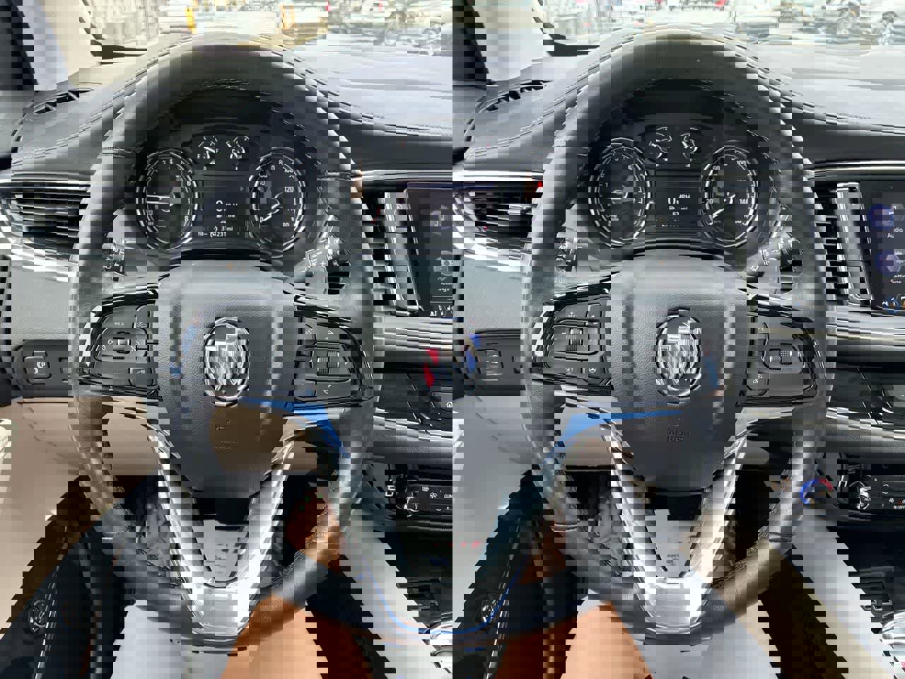 Used 2024 Buick Enclave Essence image 11