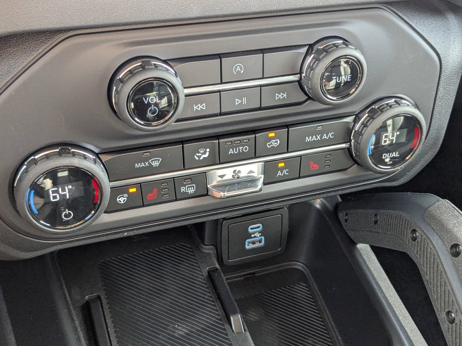 New 2025 Ford Bronco Outer Banks w/ Sasquatch Package AWD/4WD image 23