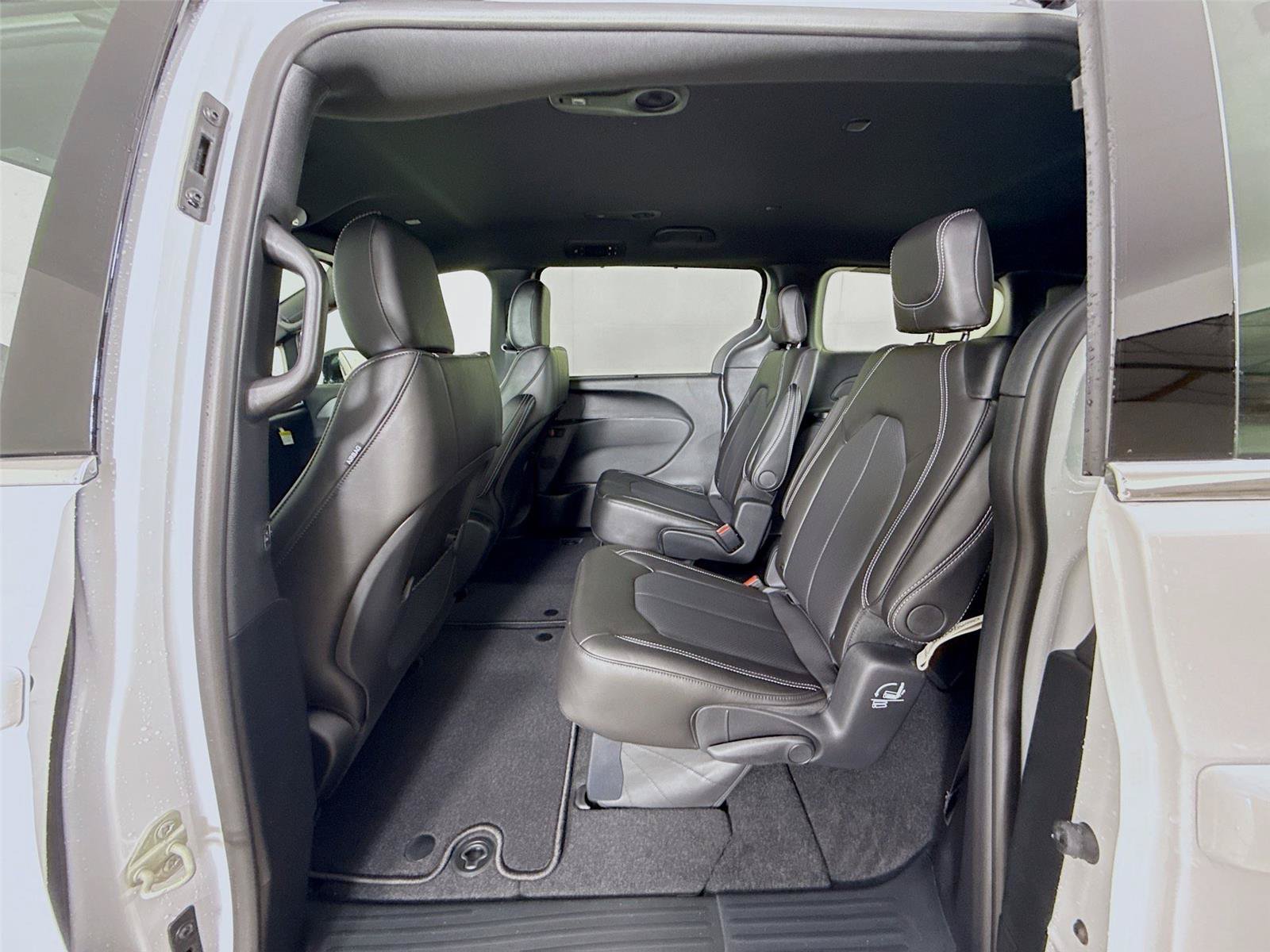 New 2027 Chrysler Pacifica LX FWD image 11