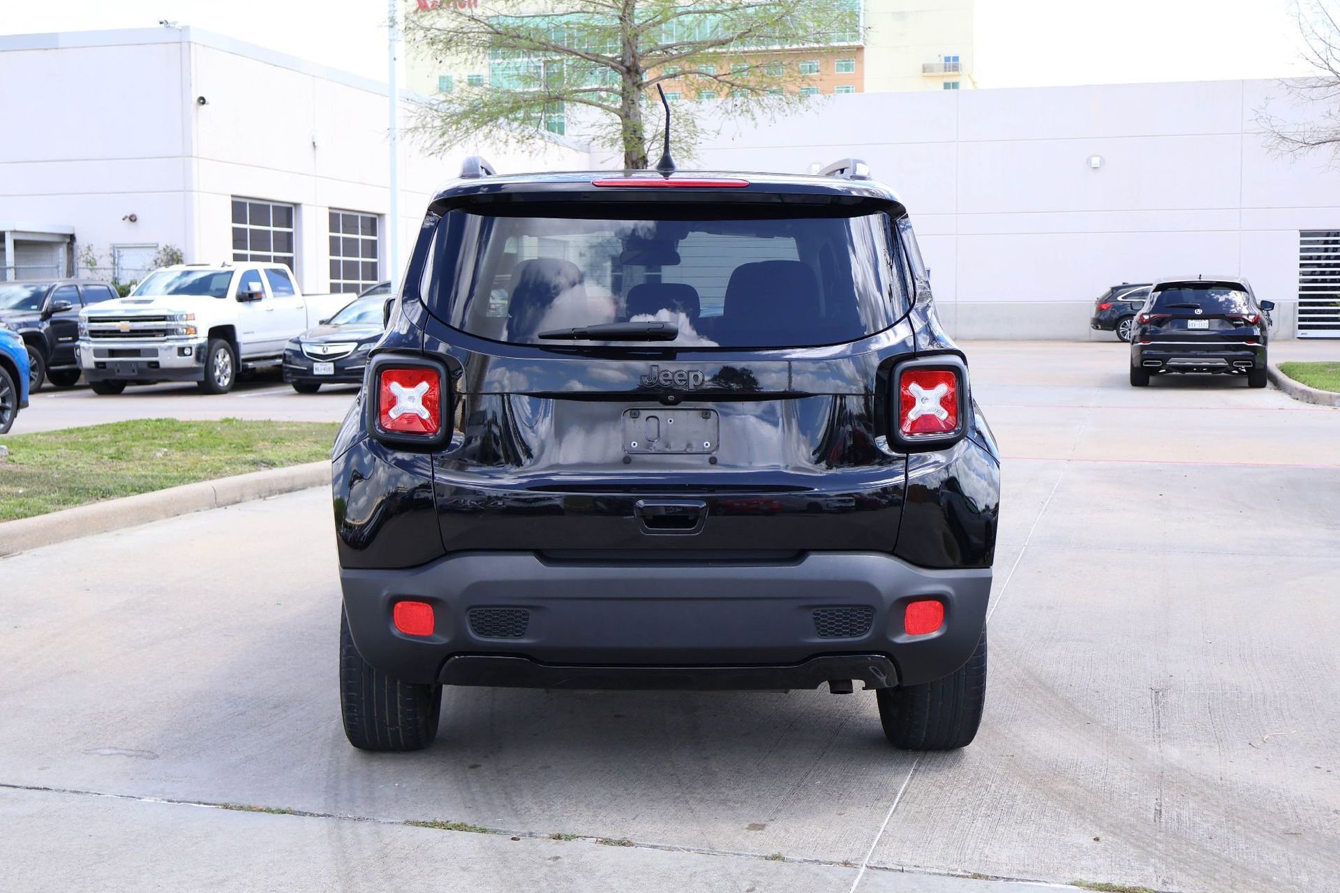 Used 2018 Jeep Renegade Altitude AWD/4WD image 5