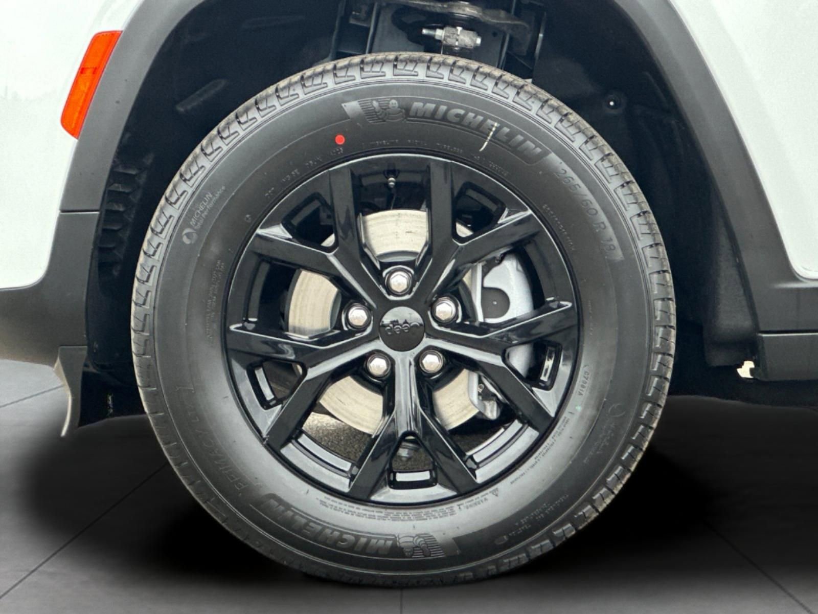 New 2026 Jeep Grand Cherokee Altitude AWD/4WD image 25