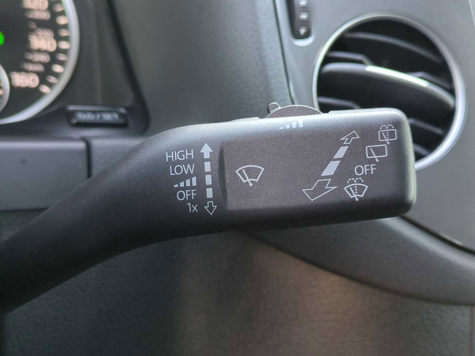 Used 2017 Volkswagen Tiguan Limited image 24