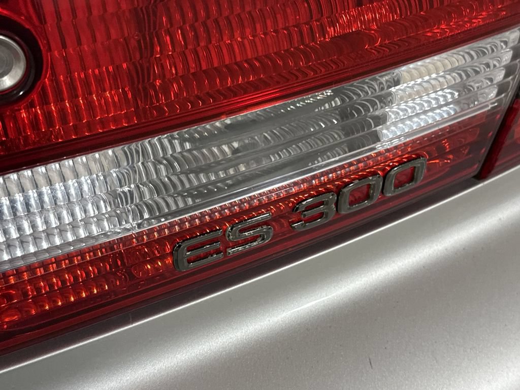 Used 2000 Lexus ES 330 FWD image 25