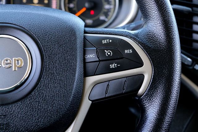 Used 2015 Jeep Cherokee Sport image 13