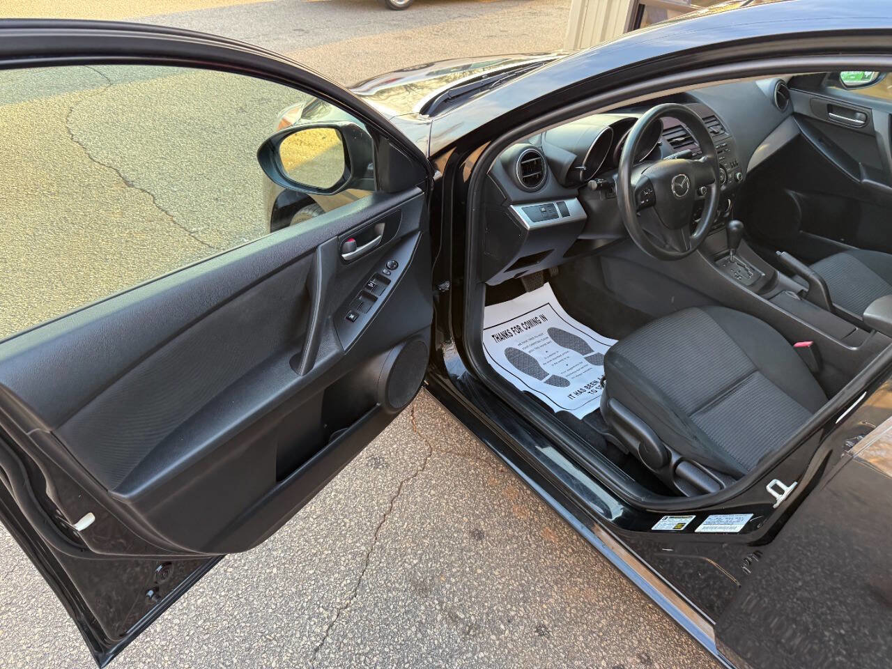Used 2013 MAZDA MAZDA3 i SV image 9