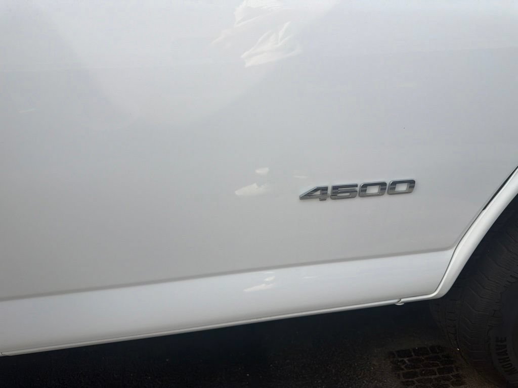 Used 2015 Chevrolet Express 4500 RWD image 15