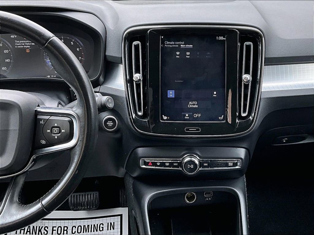 Used 2020 Volvo XC40 T5 Momentum image 6