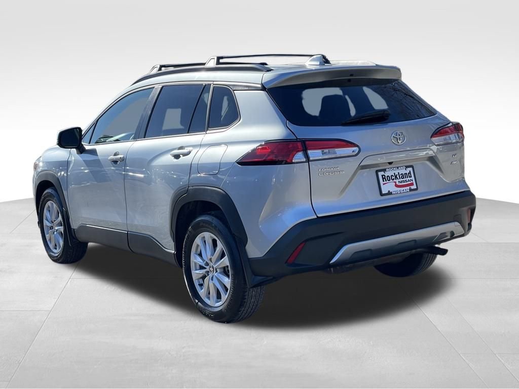 Used 2023 Toyota Corolla Cross LE w/ Moonroof Package image 5