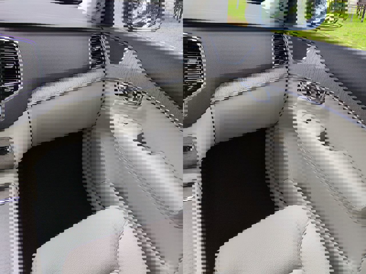 New 2025 Volvo XC90 T8 Plus w/ Protection Package Premier image 15