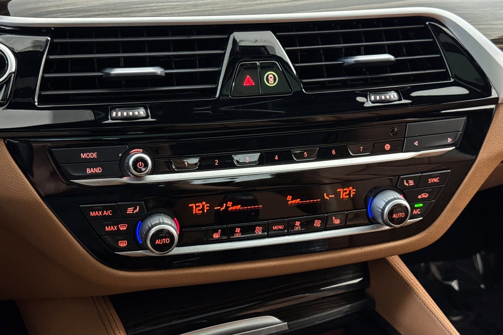 Used 2020 BMW 530i w/ M Sport Package RWD image 25