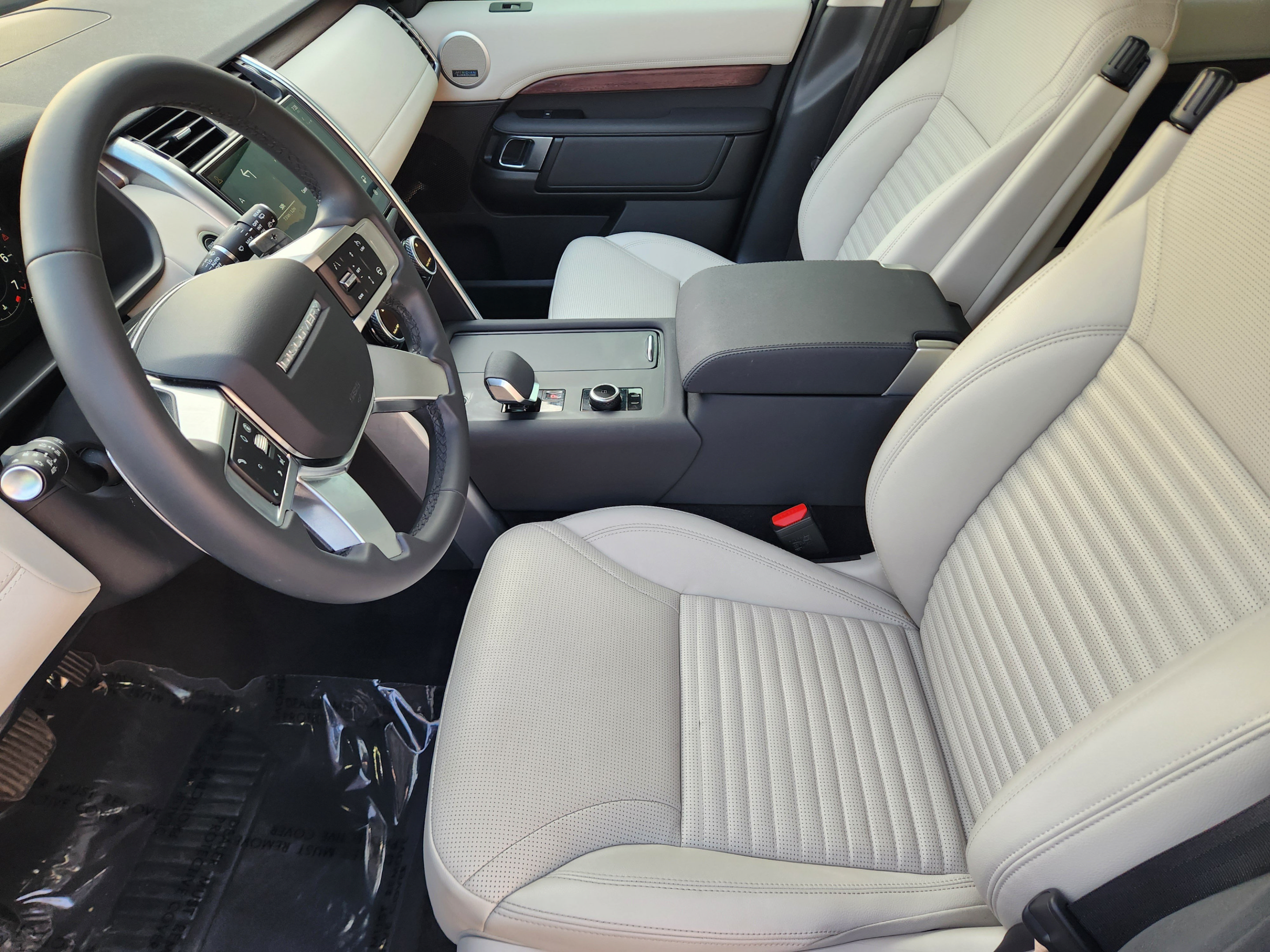 Certified 2025 Land Rover Discovery S AWD/4WD image 8