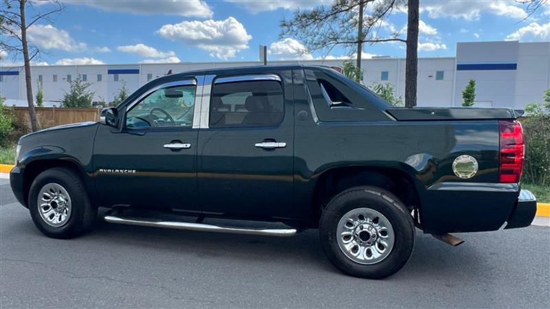 Used 2013 Chevrolet Avalanche LT RWD image 12