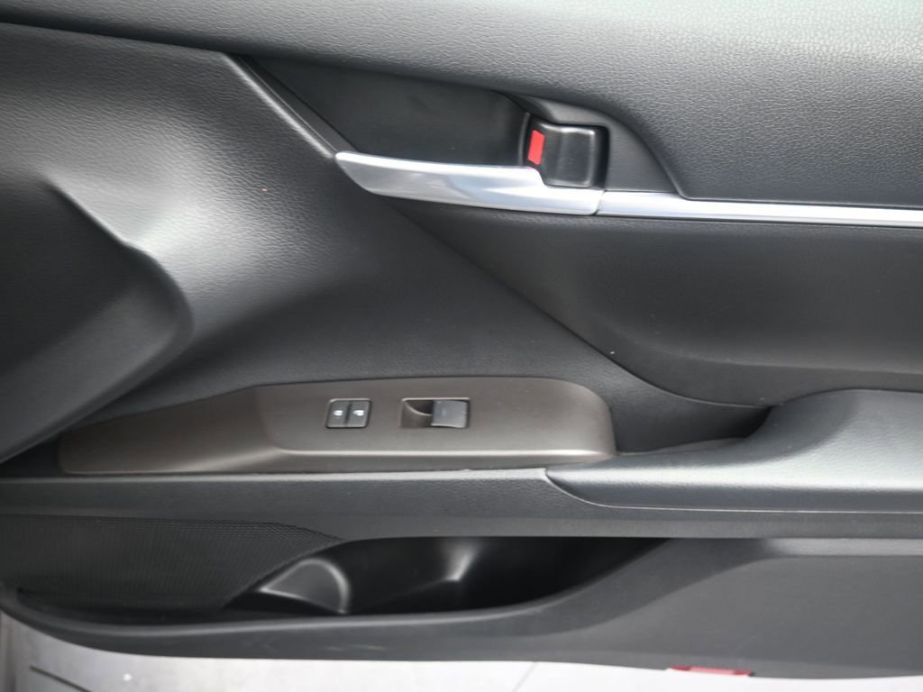 Used 2024 Toyota Camry SE image 16