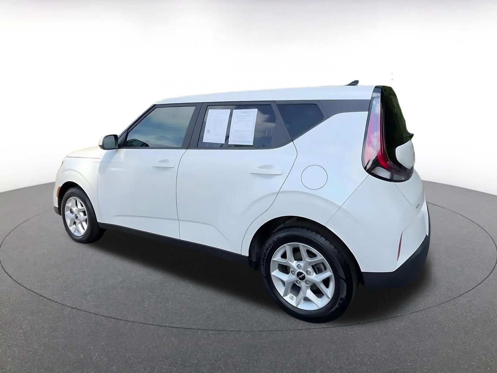 Used 2025 Kia Soul LX w/ LX Technology Package FWD image 10