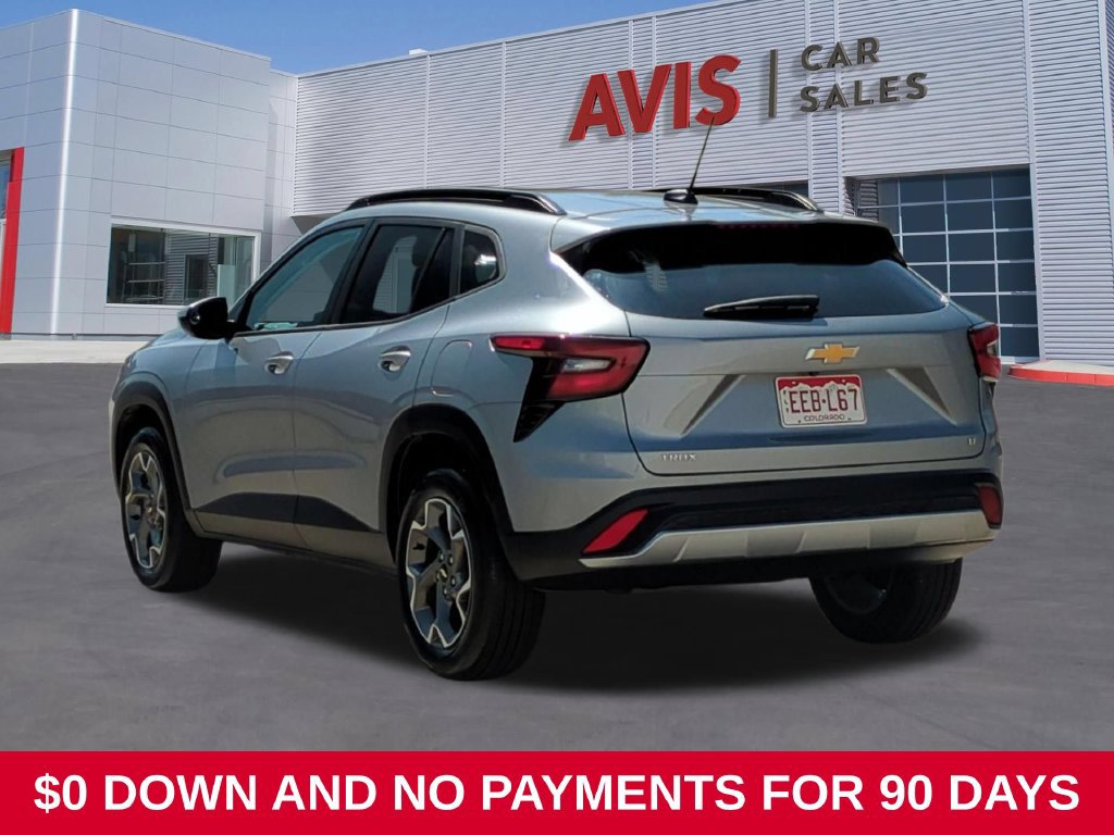 Used 2025 Chevrolet Trax LT w/ LT Convenience Package FWD image 9