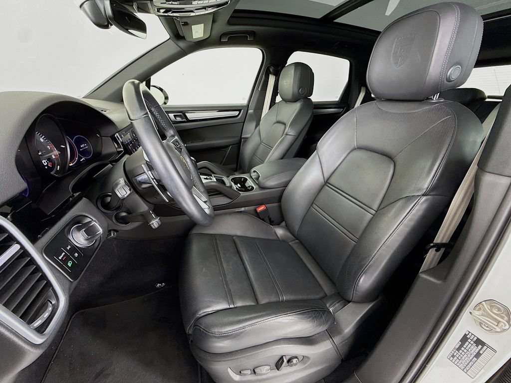 Certified 2023 Porsche Cayenne Platinum Edition AWD/4WD image 5