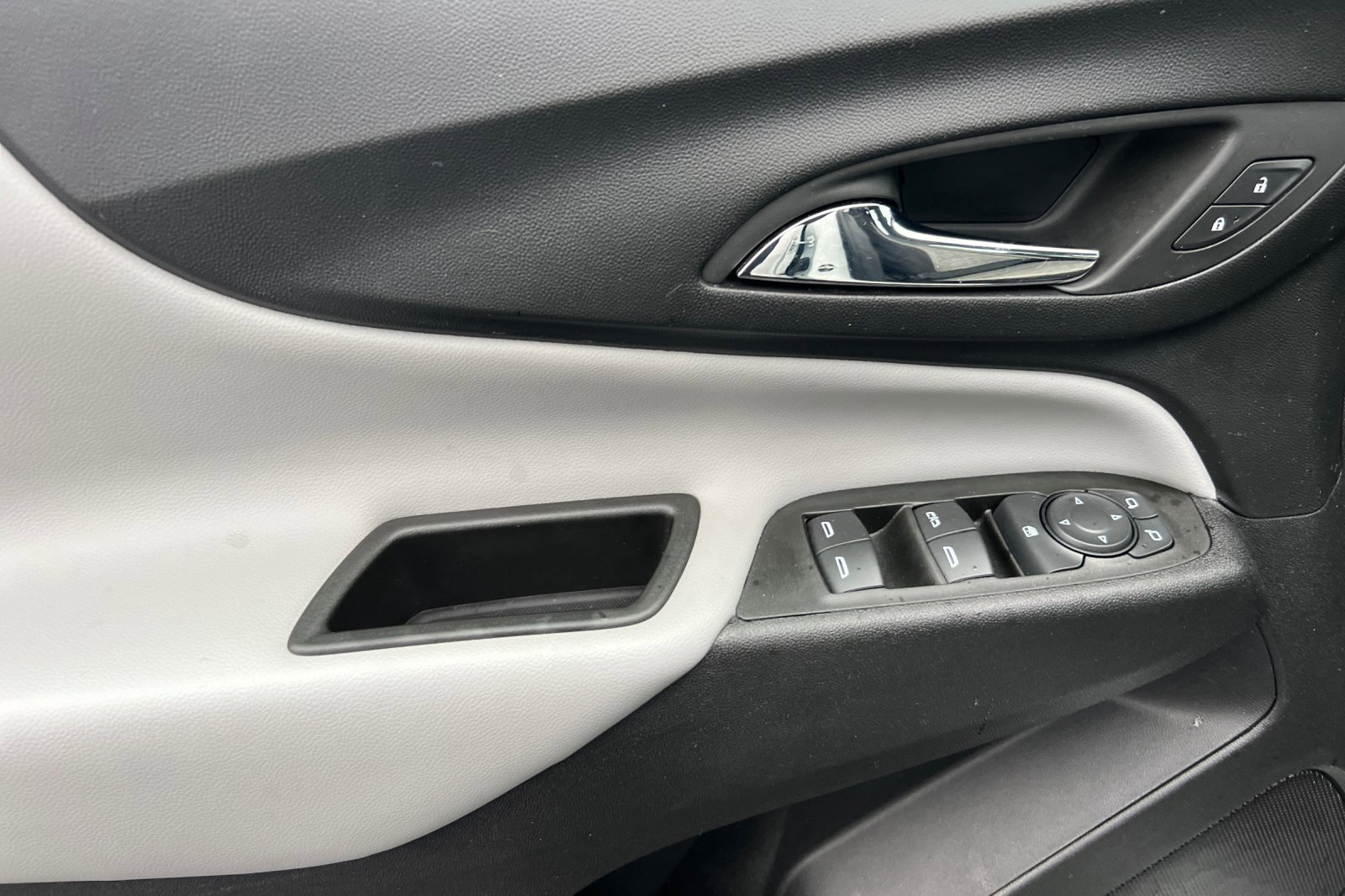 Used 2022 Chevrolet Equinox LS image 8