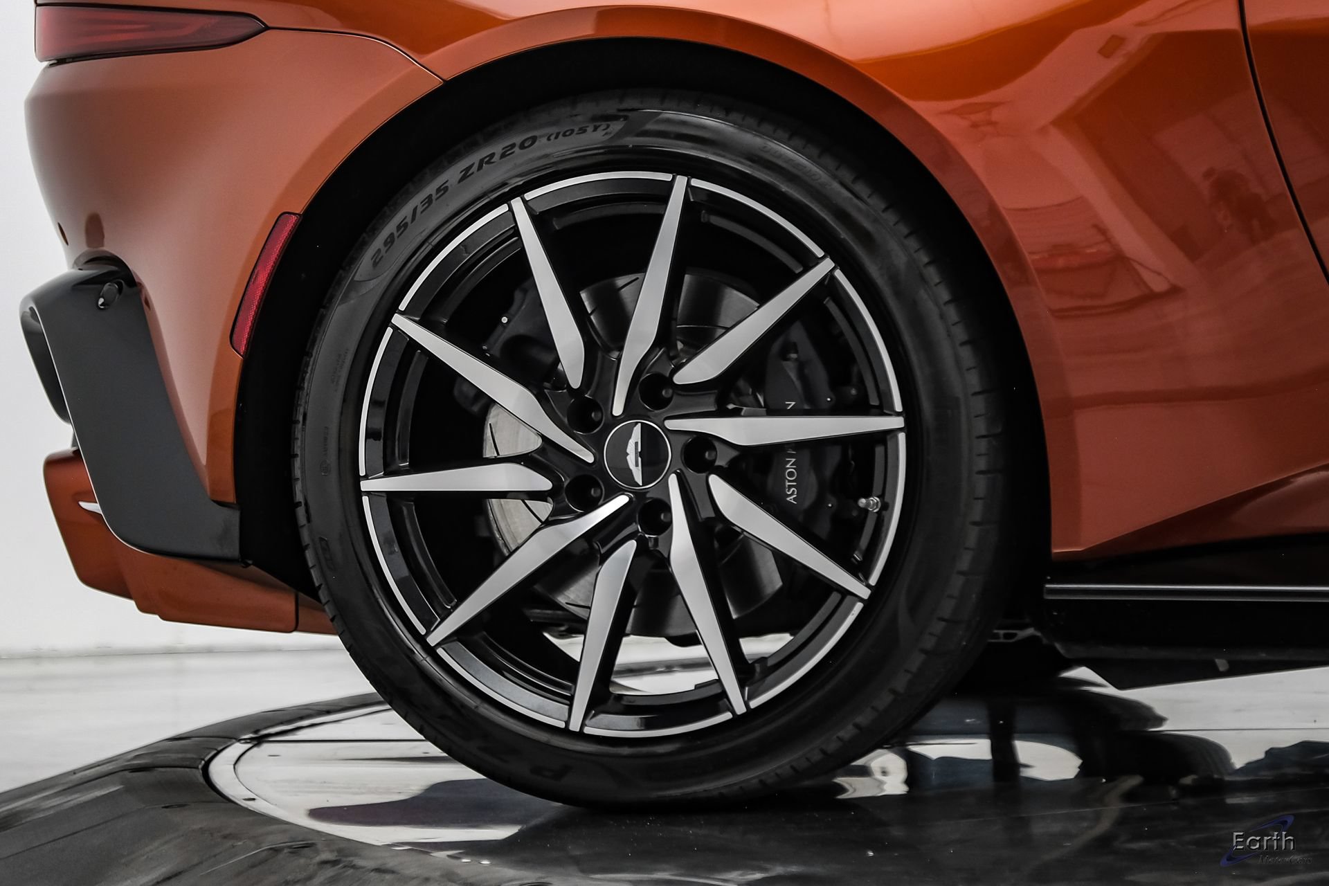 Used 2019 Aston Martin V8 Vantage Coupe RWD image 90