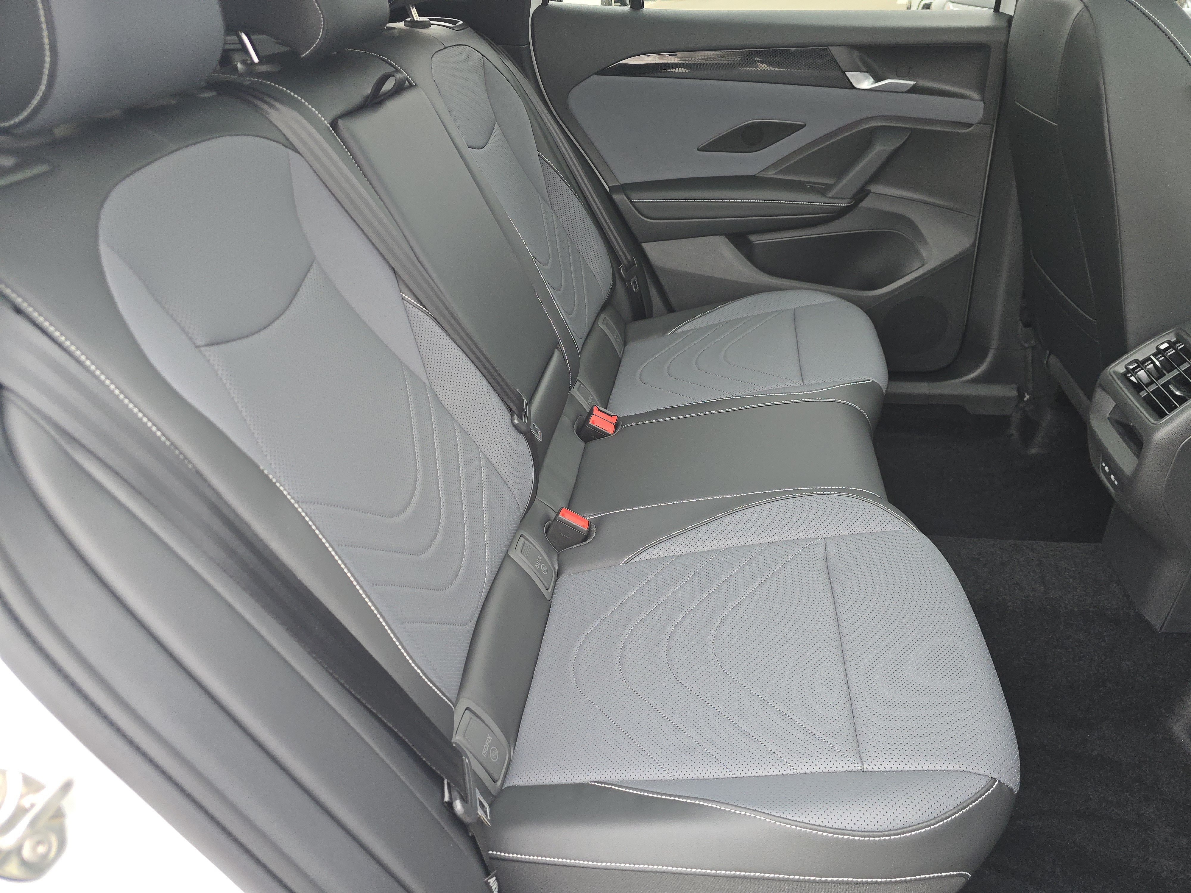 New 2026 Volkswagen Tiguan SE R-Line AWD/4WD image 17