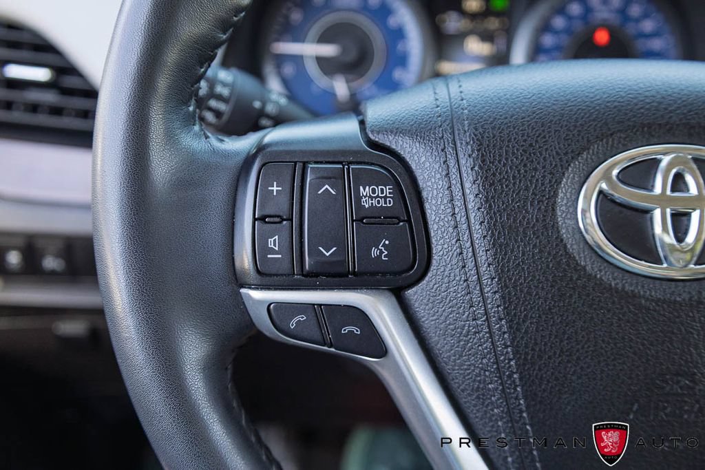 Used 2020 Toyota Sienna Limited FWD image 29