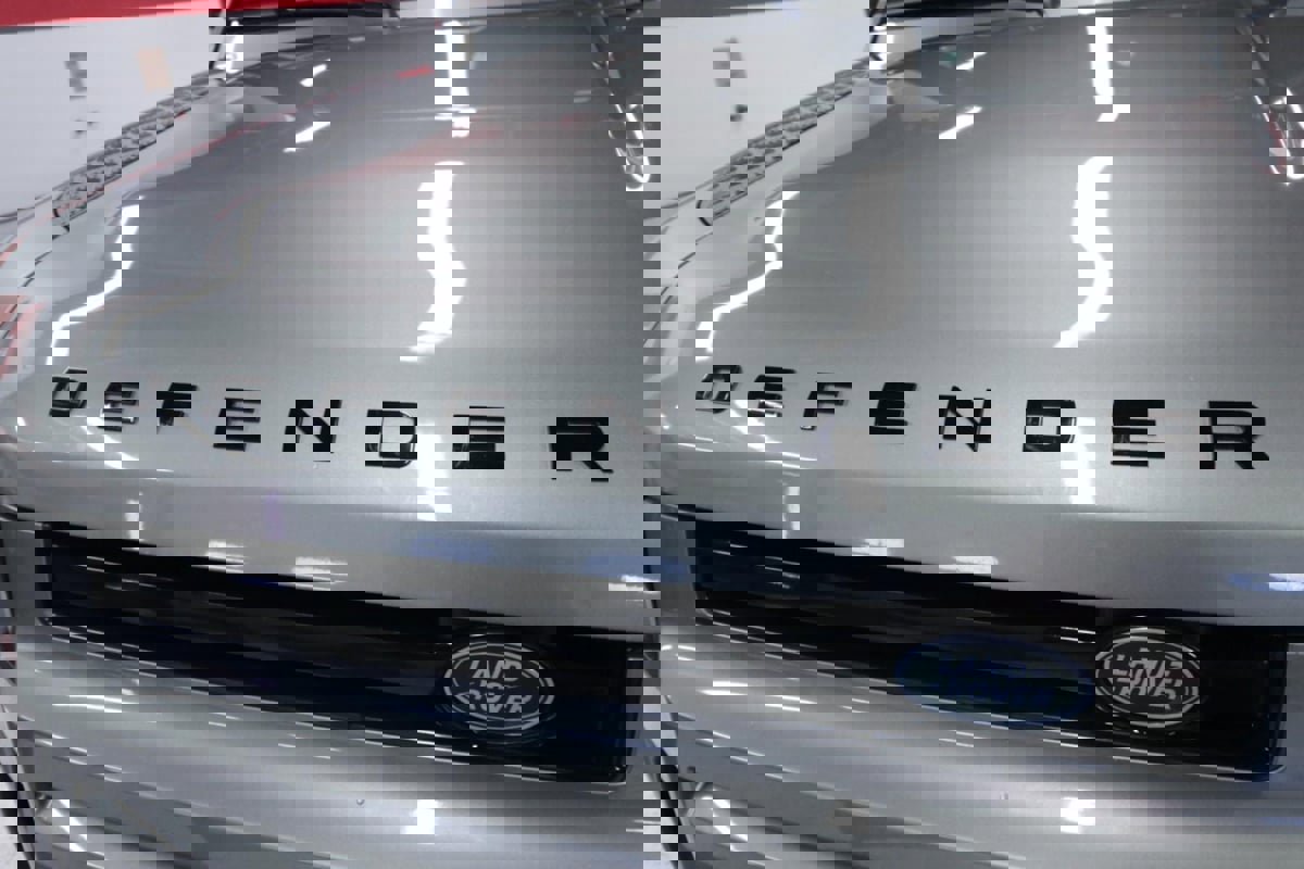 Used 2020 Land Rover Defender 110 SE image 37