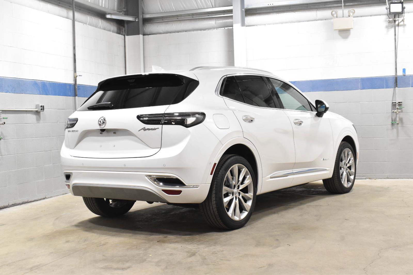 Used 2023 Buick Envision Avenir image 34