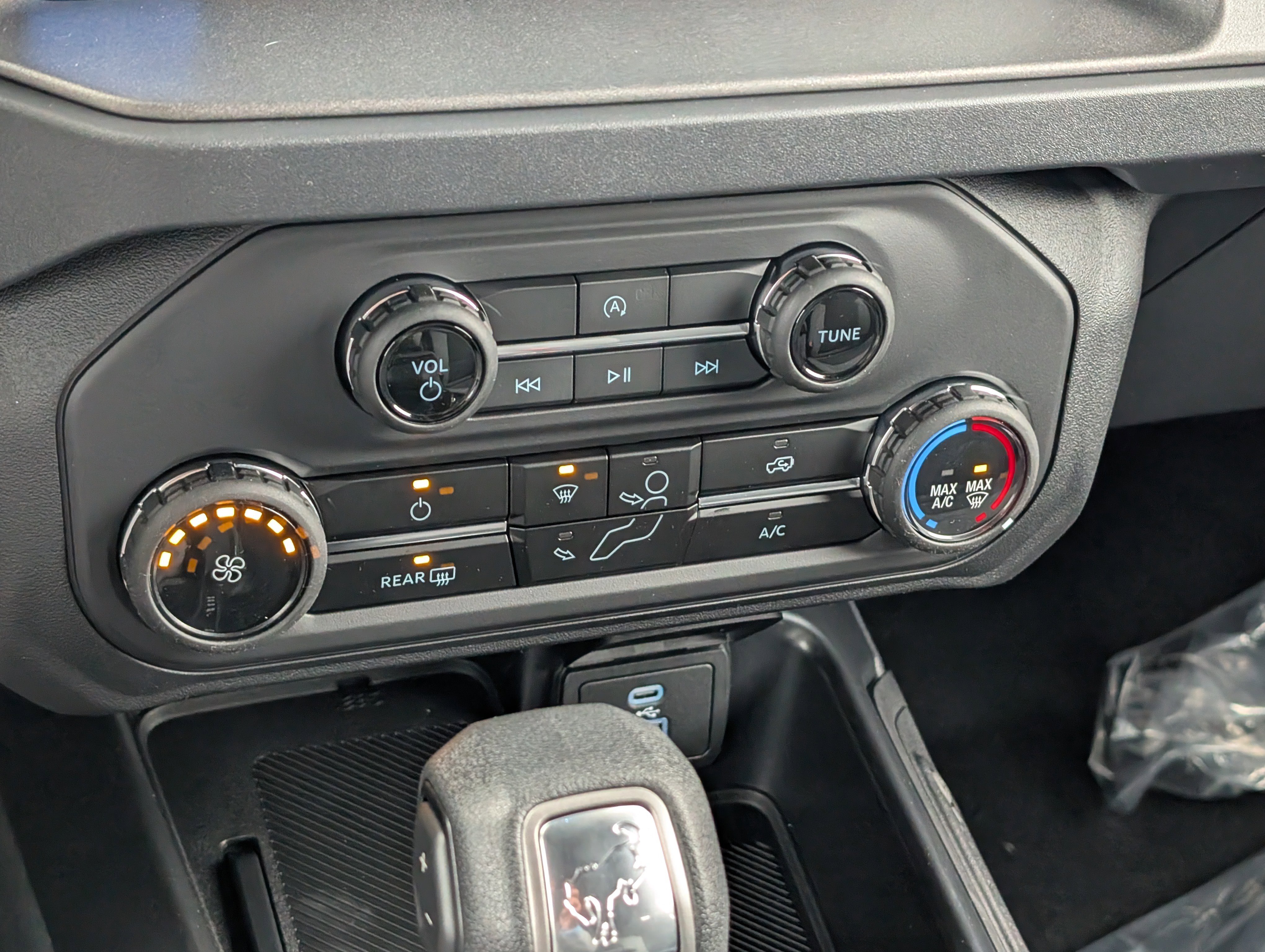 New 2025 Ford Bronco 4-Door image 27