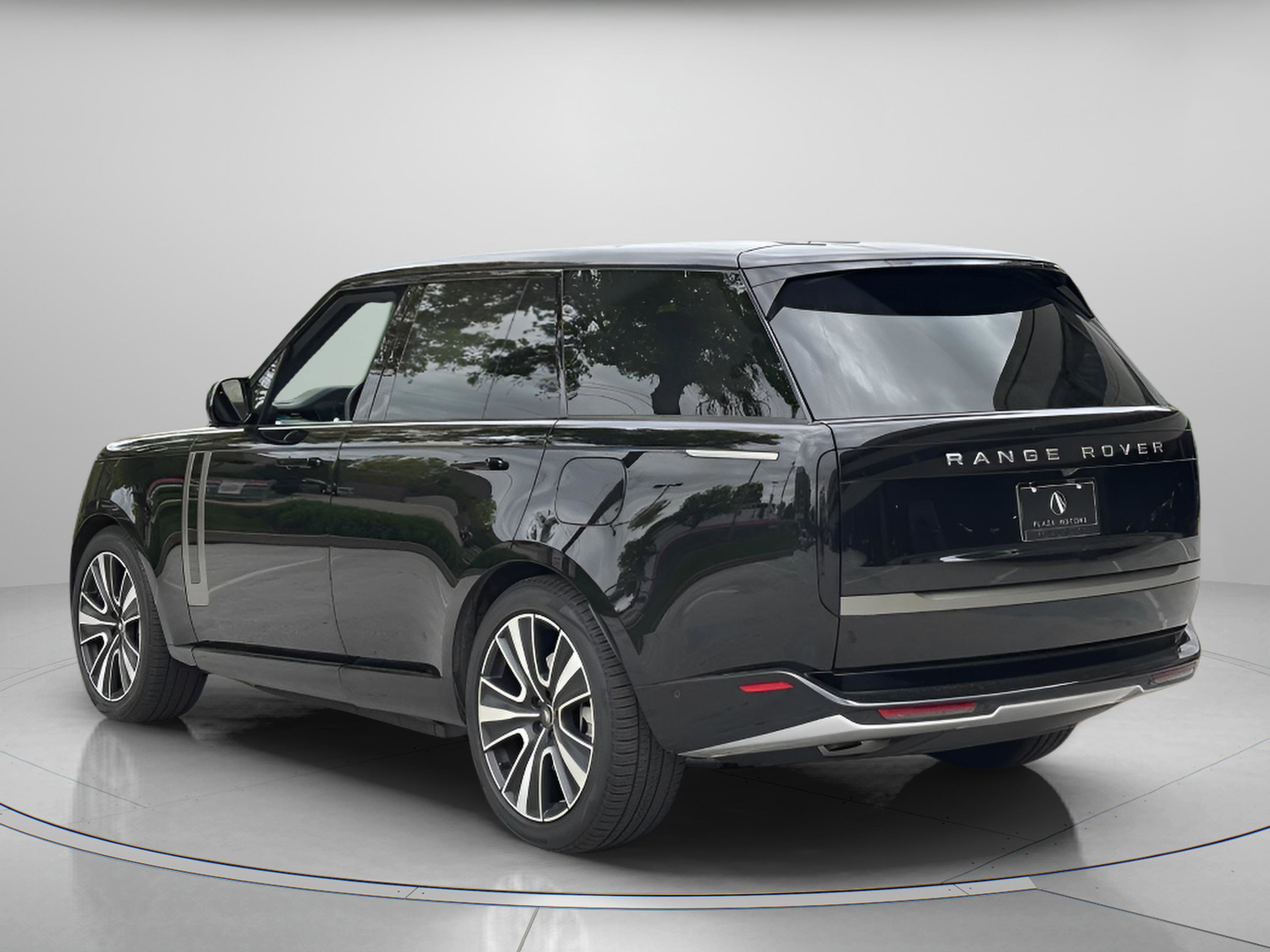 New 2025 Land Rover Range Rover SE image 3