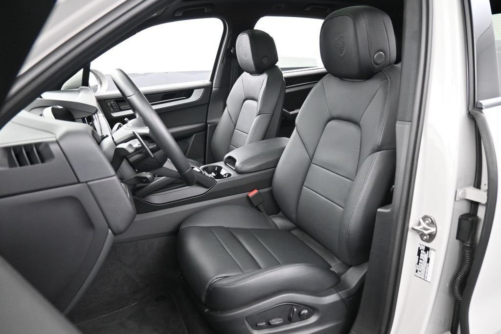 Certified 2025 Porsche Cayenne S AWD/4WD image 5