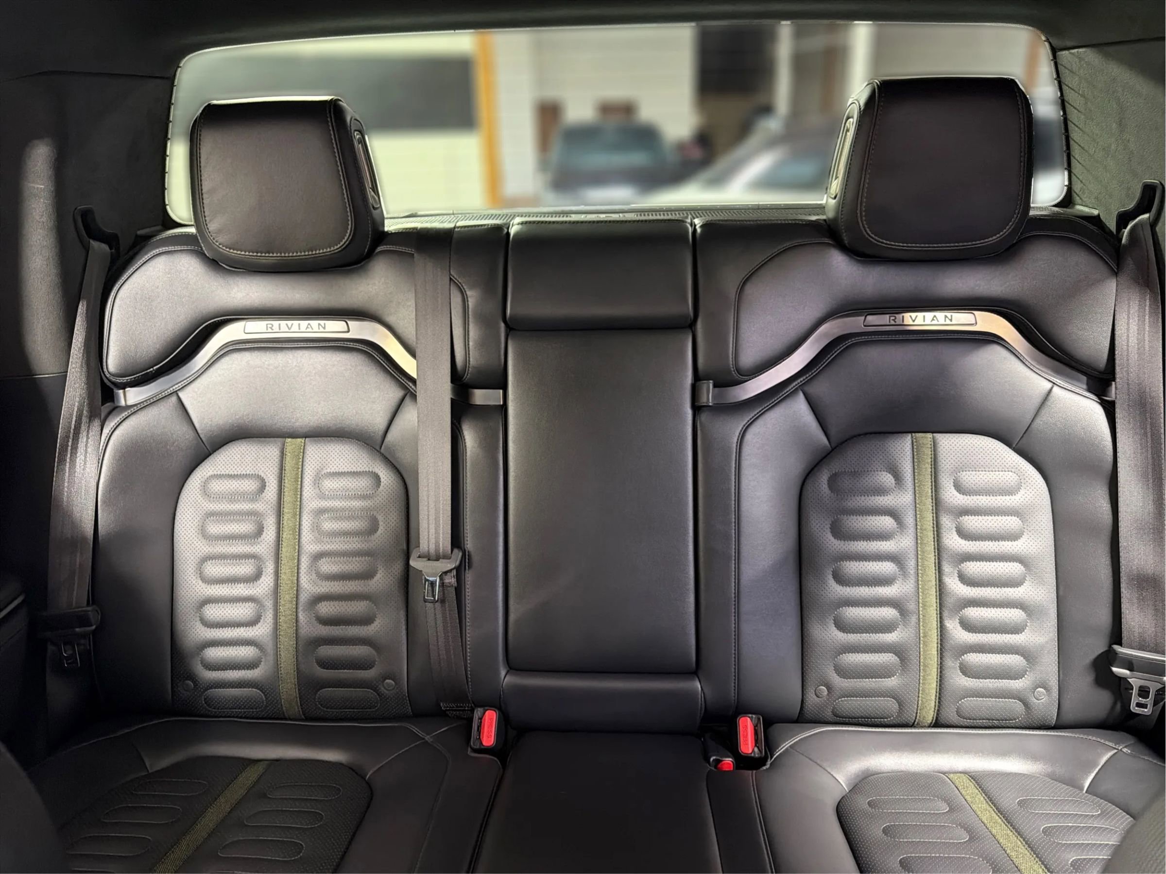 Used 2022 Rivian R1T Adventure image 12