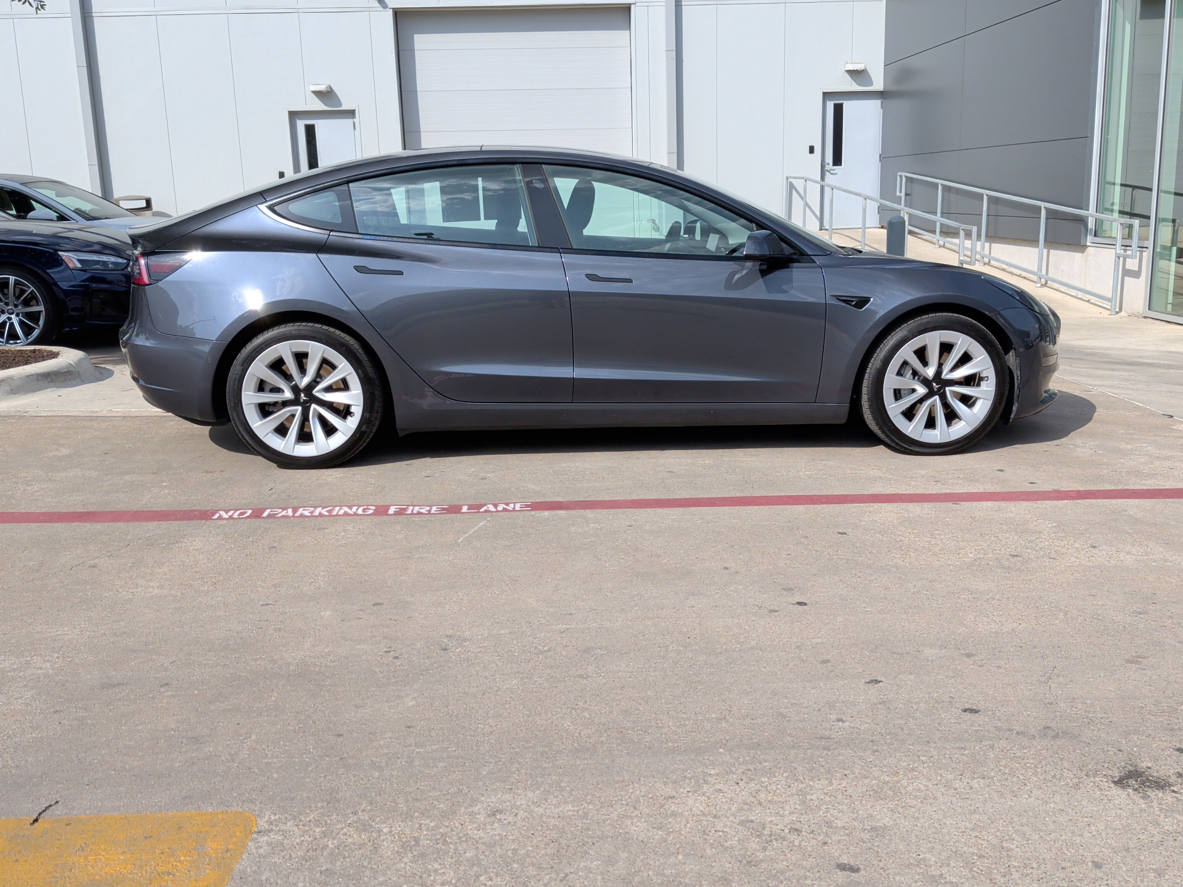 Used 2022 Tesla Model 3 Standard Range image 11