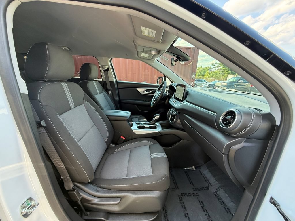 Used 2025 Chevrolet Blazer LT FWD image 28