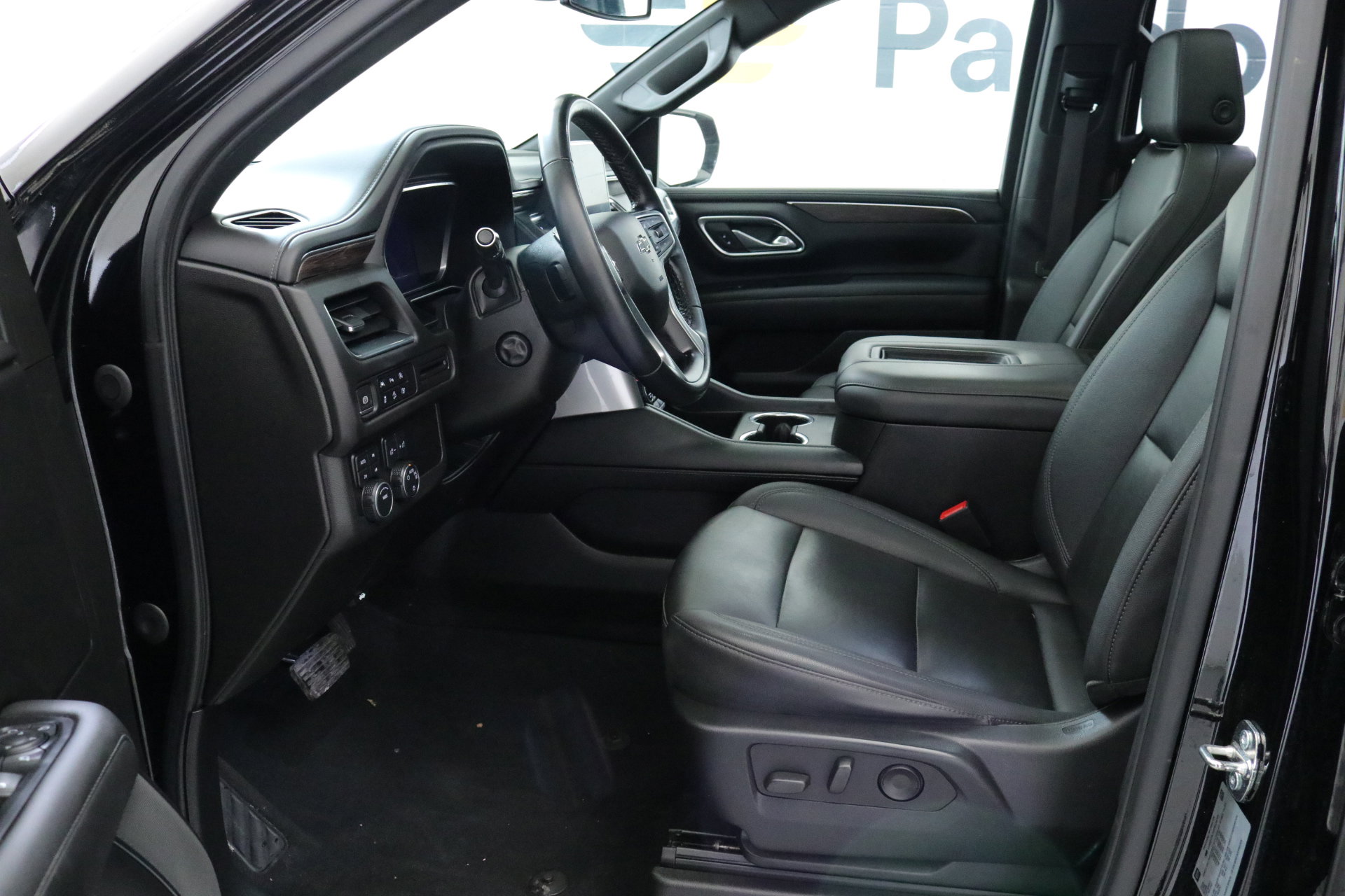 Used 2023 Chevrolet Suburban Z71 w/ Luxury Package image 25