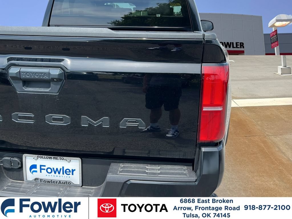 Certified 2025 Toyota Tacoma SR5 AWD/4WD image 33