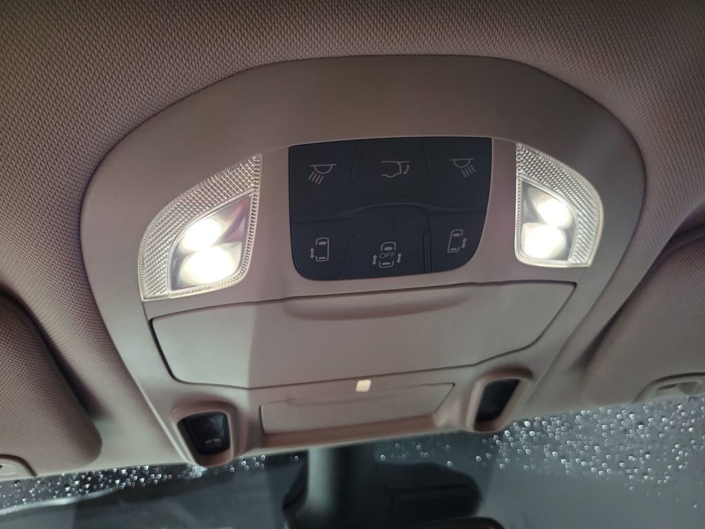 Used 2023 Chrysler Pacifica Limited image 45