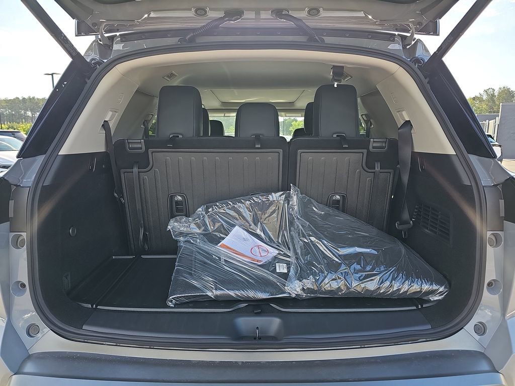 New 2026 Nissan Pathfinder Platinum FWD image 17