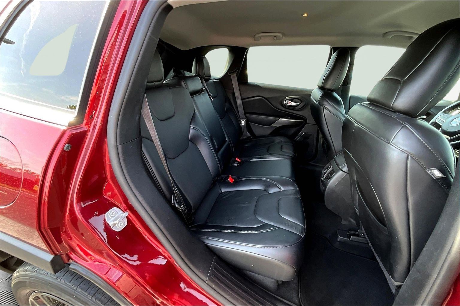 Used 2021 Jeep Cherokee Latitude Lux w/ Comfort/Convenience Group image 25