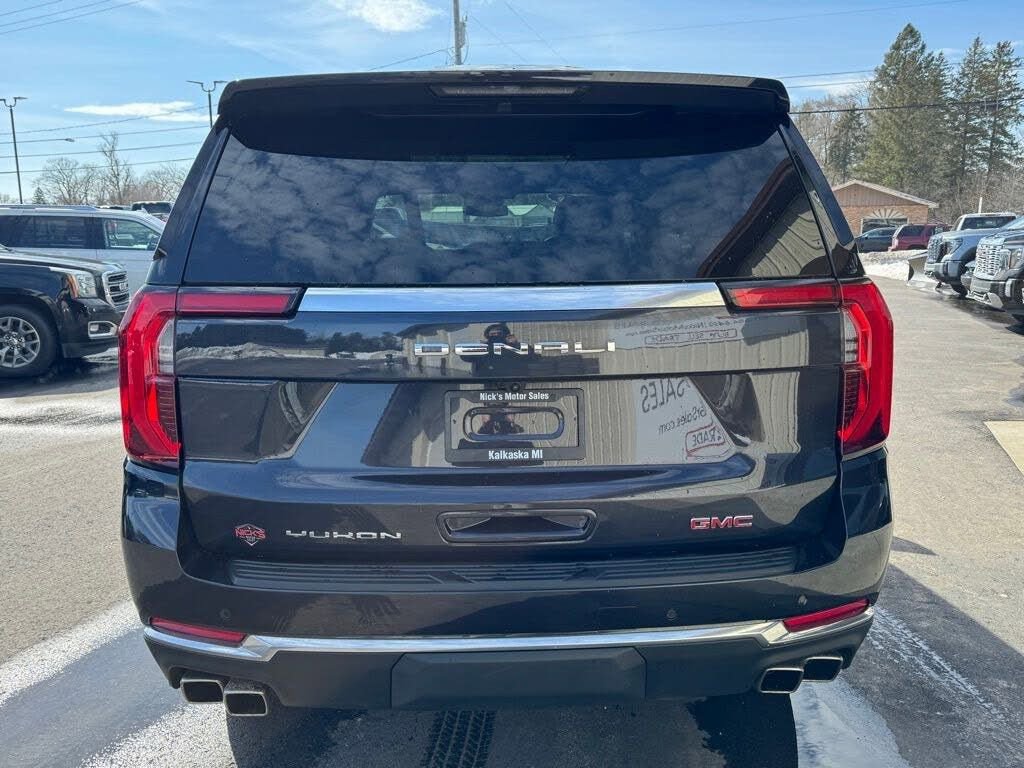 Used 2025 GMC Yukon Denali w/ Sun & Power Step Package image 5