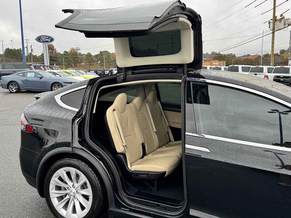 Used 2017 Tesla Model X 75D image 29