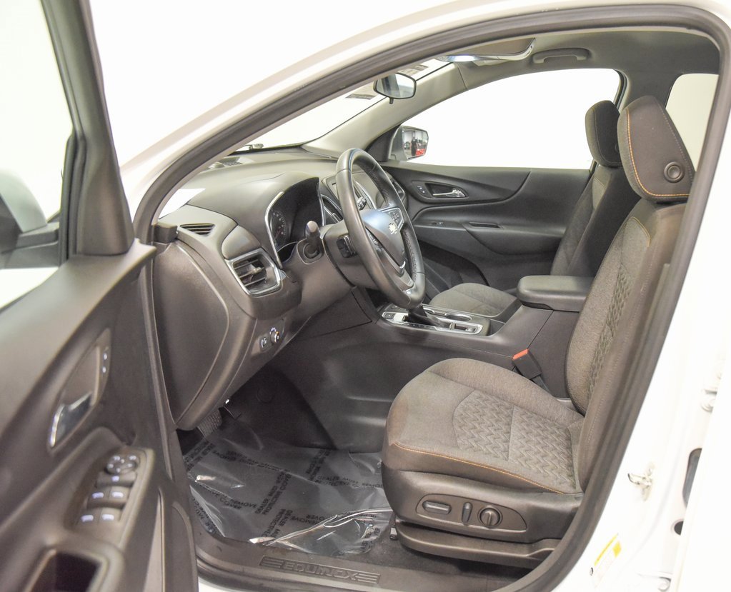 Used 2023 Chevrolet Equinox LT image 2