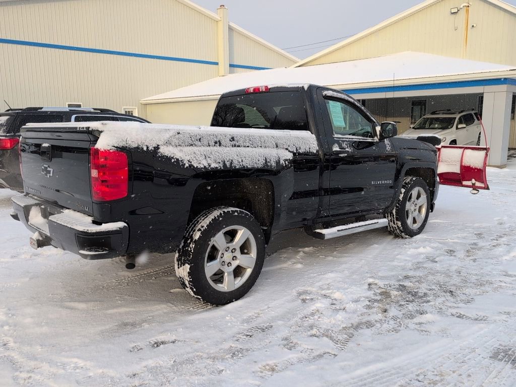 Used 2017 Chevrolet Silverado 1500 LT w/ LT Convenience Package image 5