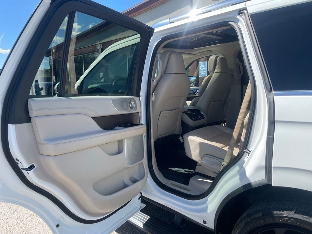 Used 2020 Lincoln Navigator Reserve w/ Equipment Group 208A Reserve AWD/4WD image 15