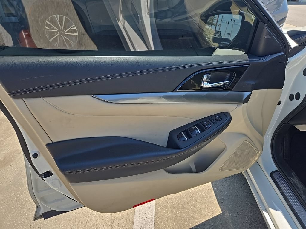 Used 2023 Nissan Maxima SV w/ Floor Mat Group FWD image 8