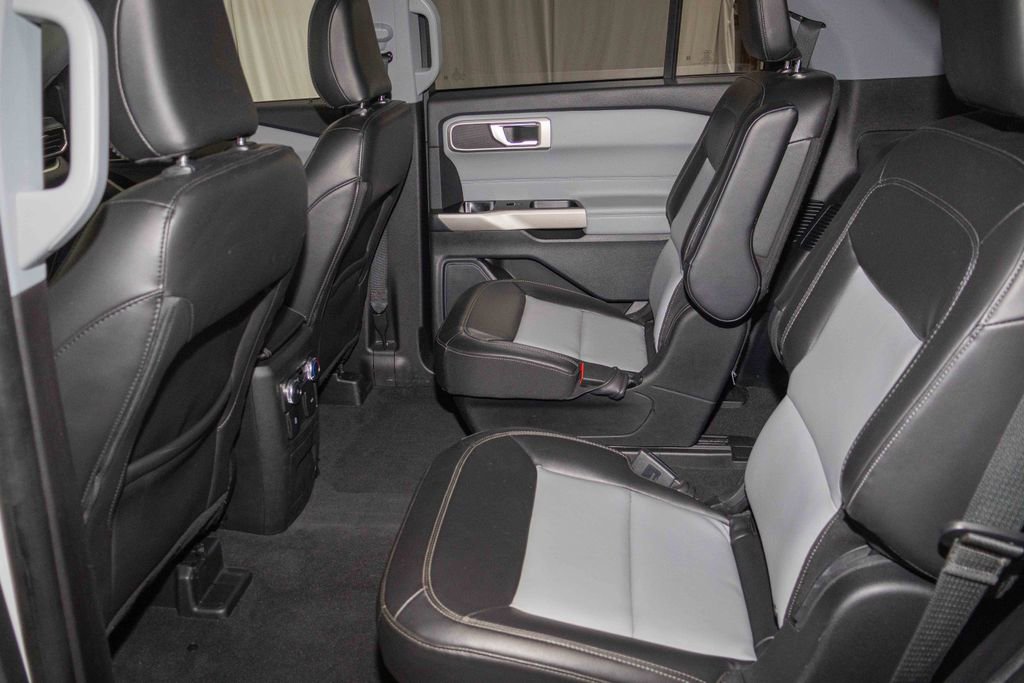 Used 2022 Ford Explorer XLT w/ Equipment Group 202A image 13