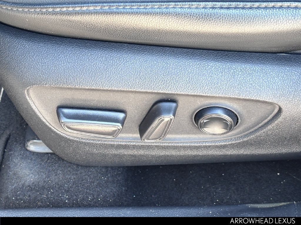 Used 2021 Toyota Highlander XSE FWD image 16